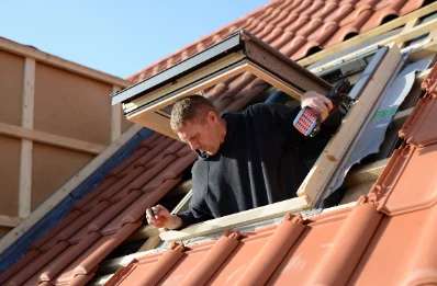 Pose de fenêtres de toit Velux à Écoyeux